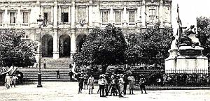 2583- Oran - Place d'Armes - Monument Sidi-Brahim2 - 1915
